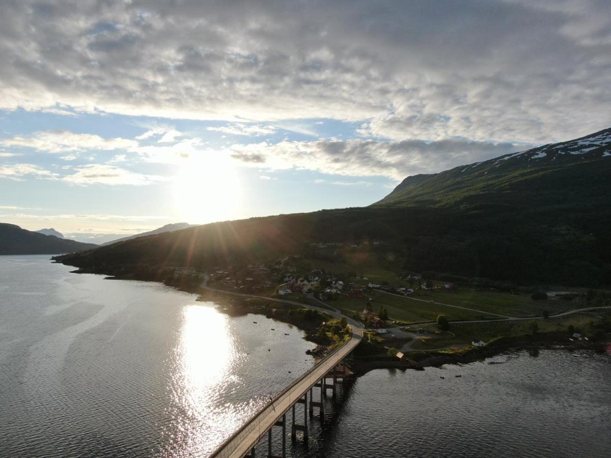 Arctic Inn Gratangen Bagian luar foto