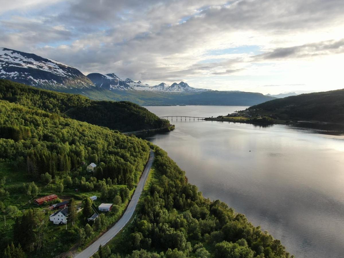 Arctic Inn Gratangen Bagian luar foto
