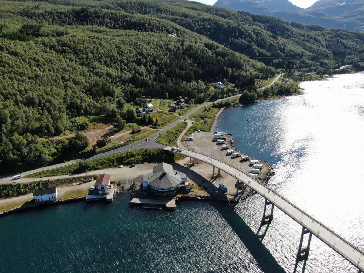 Arctic Inn Gratangen Bagian luar foto